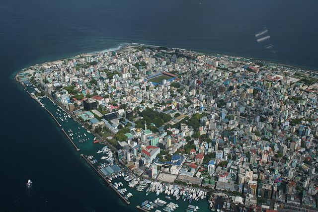 By steve_l (Maldives) [CC BY 2.0 (http://creativecommons.org/licenses/by/2.0)], via Wikimedia Commons